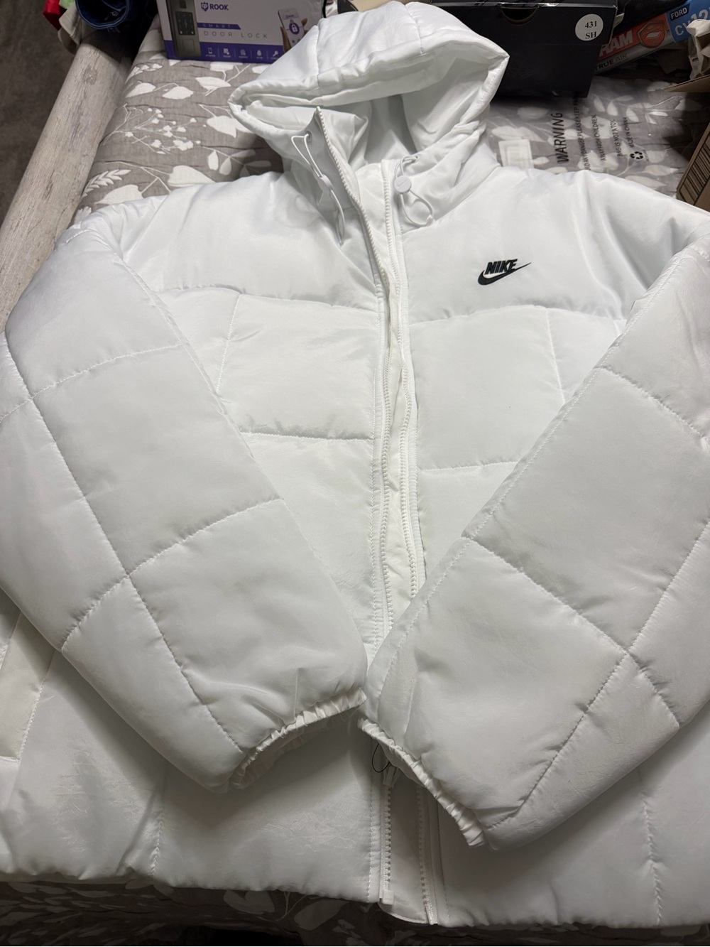 Nike White Hooded Puffer Bomber Jacket